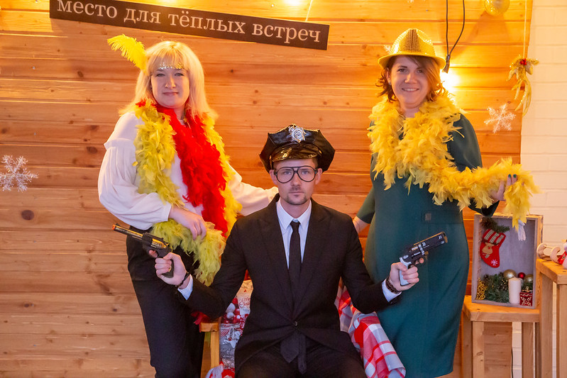 Новогоднее украшение зала для корпоратива в Армавире